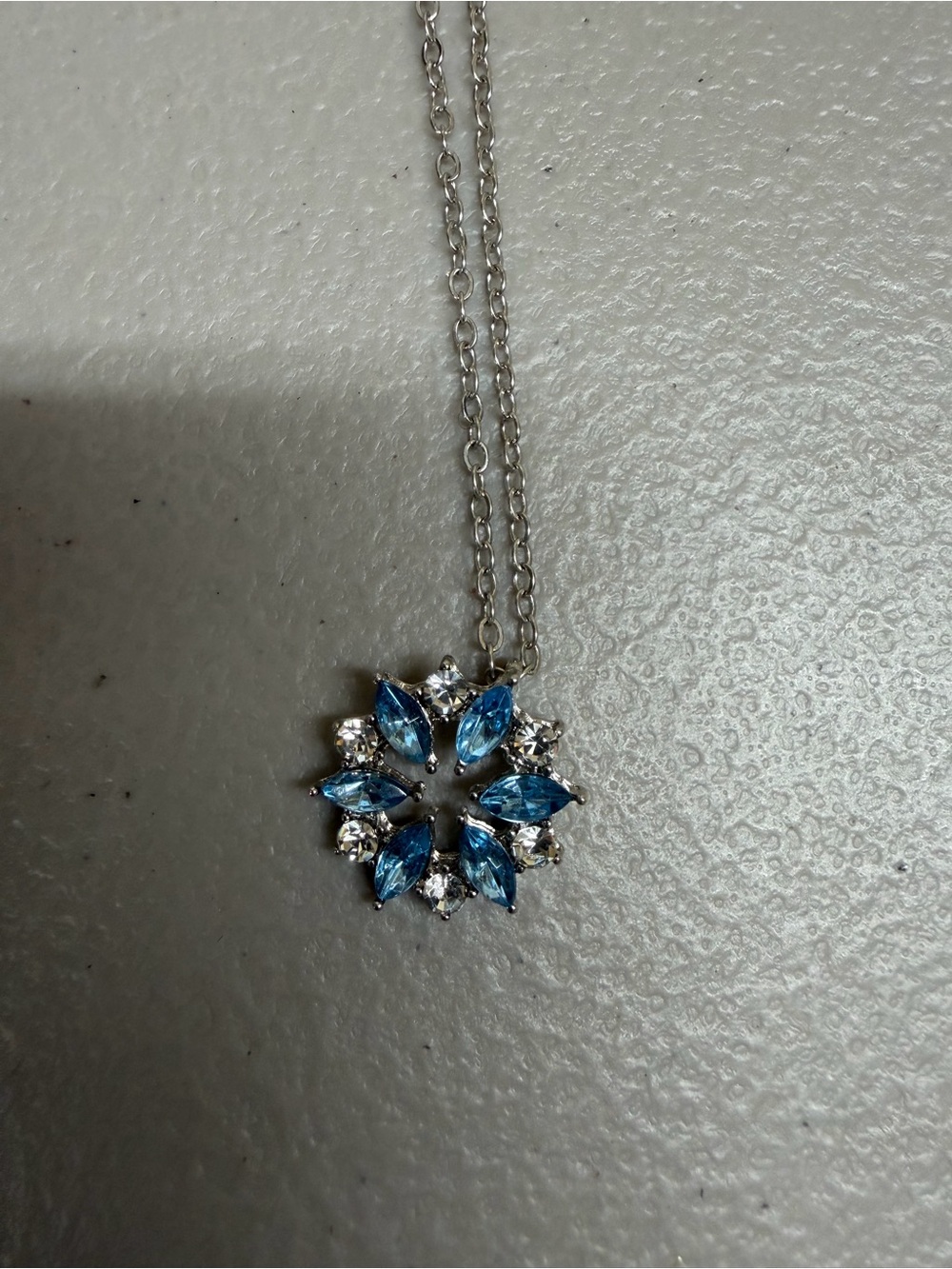 Three necklaces - Picture 4 of 6
